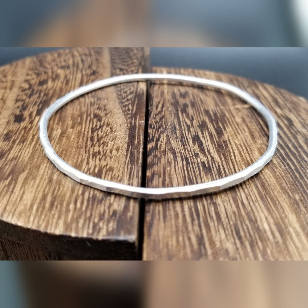 Geometrical edged bracelet B836